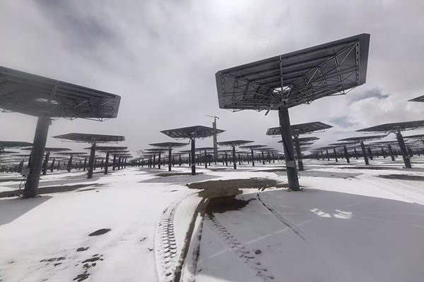 El actuador lineal U23D respalda la construcción de una planta CSP de tipo torre de 100MW